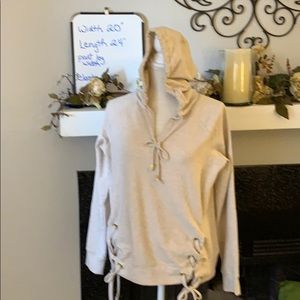 NWOT 💋Micheal Kors sweatshirt💋pick4w/lips for$20